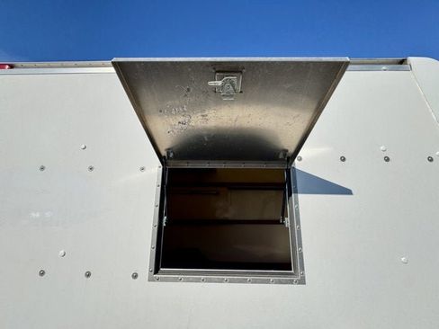 Used 2015 Ford E-350 and Econoline 350 Super Duty image 4