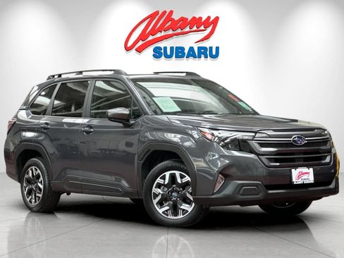 Used 2025 Subaru Forester Premium AWD/4WD image 2