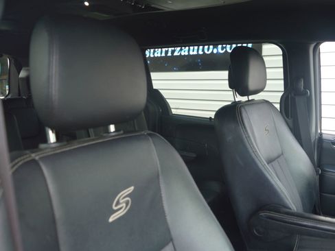Used 2014 Chrysler Town & Country S FWD image 23