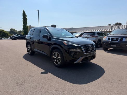 Certified 2026 Nissan Rogue SL AWD/4WD image 3
