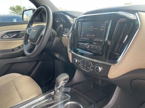 Used 2022 Chevrolet Traverse LS FWD image 29