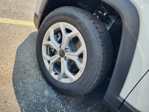 New 2025 Jeep Compass Latitude image 24