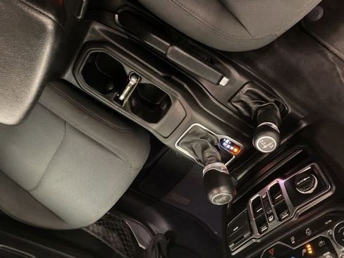 Used 2019 Jeep Wrangler Unlimited Sport S image 17