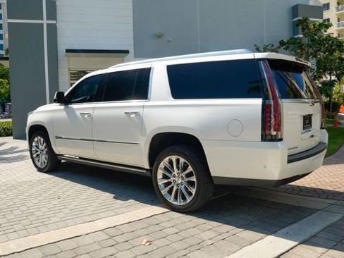 Used 2019 Cadillac Escalade ESV Premium Luxury image 17