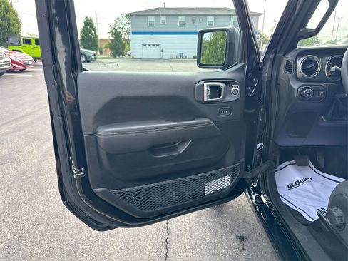 Used 2023 Jeep Gladiator Overland image 21