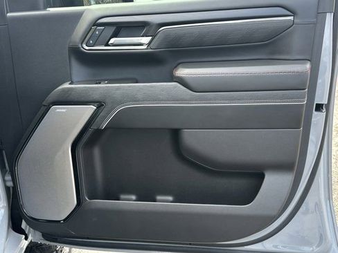 Used 2025 GMC Sierra 2500 AT4X image 15