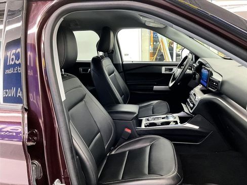 Used 2023 Ford Explorer XLT w/ Equipment Group 202A AWD/4WD image 11