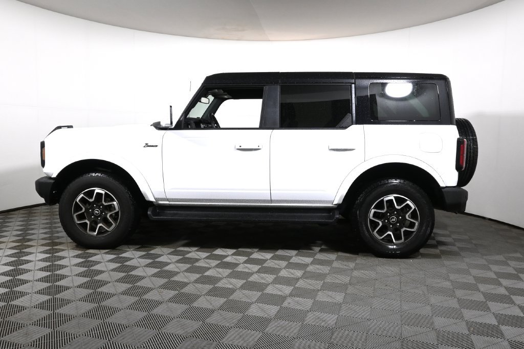 Used 2025 Ford Bronco Outer Banks AWD/4WD image 2