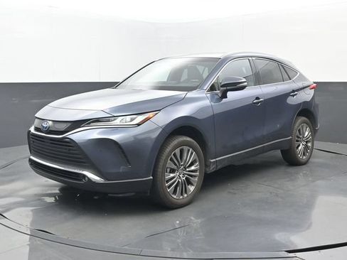 Used 2024 Toyota Venza XLE AWD/4WD image 8