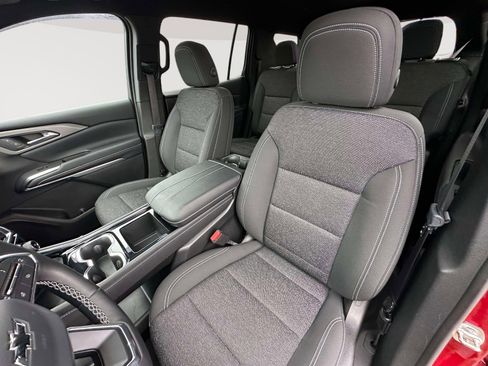 Certified 2025 Chevrolet Traverse LT w/ Driver Confidence Package image 24