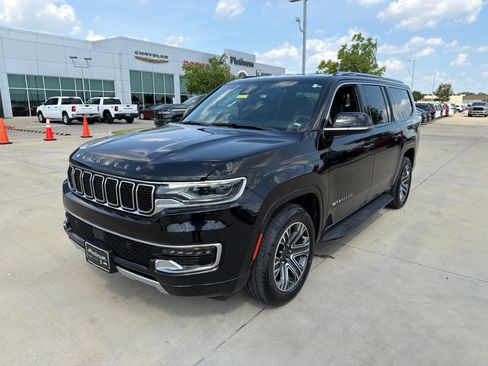 Used 2024 Jeep Wagoneer L Series II RWD image 9