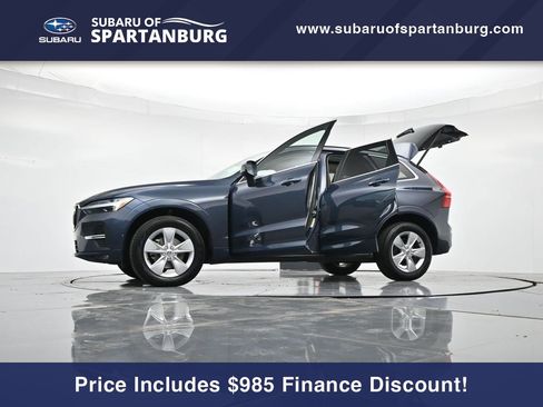 Used 2022 Volvo XC60 B5 Momentum image 47