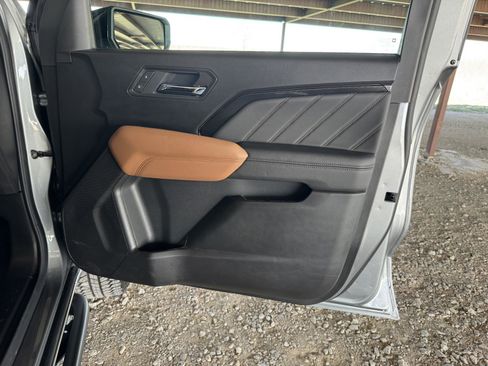 Used 2025 GMC Canyon AT4 w/ Nightfall Edition image 37