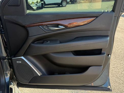 Used 2019 Cadillac Escalade ESV Luxury RWD image 30