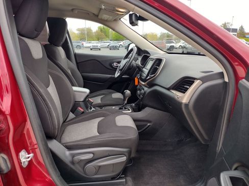 Used 2017 Jeep Cherokee Sport w/ Cold Weather Group AWD/4WD image 9