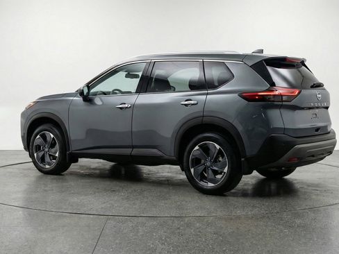 Used 2025 Nissan Rogue SV image 6