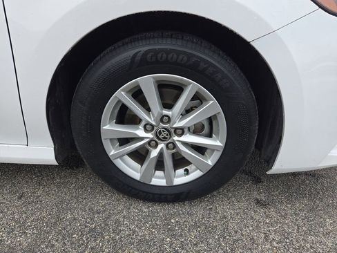 Used 2025 Toyota Camry LE image 32