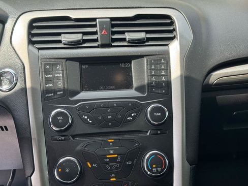 Used 2018 Ford Fusion SE FWD image 15