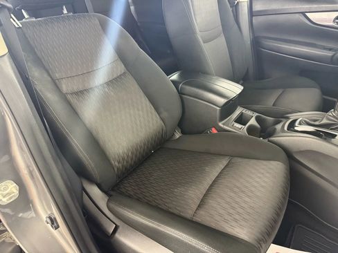 Used 2020 Nissan Rogue SV image 36