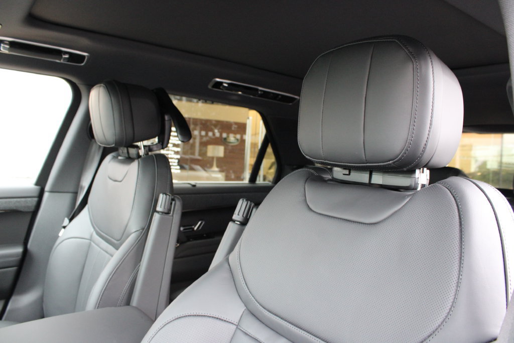 New 2027 Land Rover Range Rover Sport Dynamic SE AWD/4WD image 7