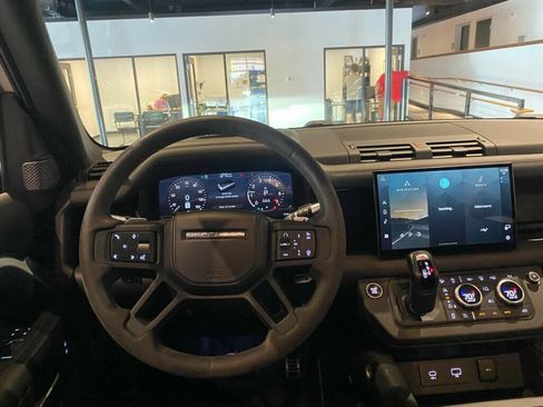 Used 2022 Land Rover Defender 110 V8 AWD/4WD image 18