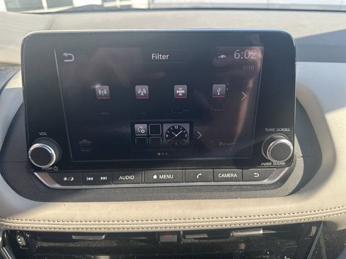 Used 2023 Nissan Rogue SL AWD/4WD image 14