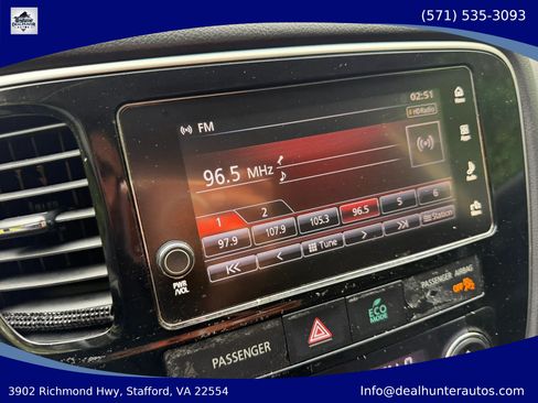 Used 2018 Mitsubishi Outlander SE AWD/4WD image 23