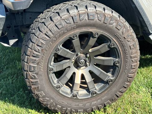 Used 2019 Jeep Wrangler Unlimited Sahara AWD/4WD image 9