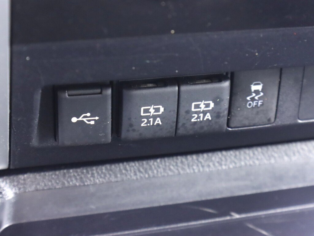 Used 2021 Toyota Tundra SR5 w/ SR5 Leather Package AWD/4WD image 25