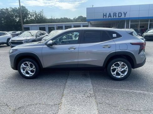 New 2026 Chevrolet Trax LS w/ LS Convenience Package FWD image 6