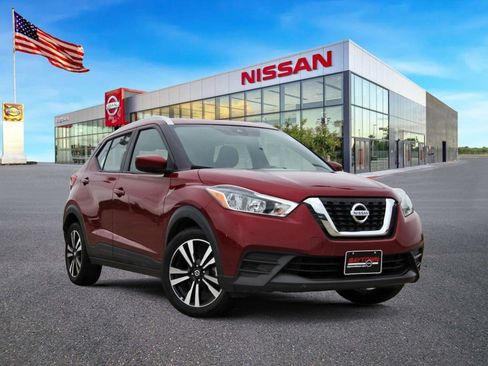 Used 2020 Nissan Kicks SV image 1