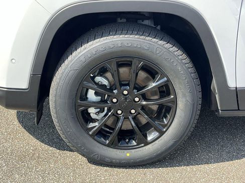 Used 2023 Jeep Cherokee Altitude Lux image 32