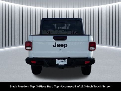 Used 2025 Jeep Gladiator Sport image 6