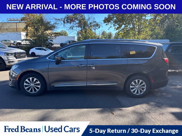 Used 2019 Chrysler Pacifica Touring-L FWD image 4