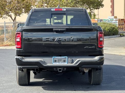 New 2026 RAM 1500 Express AWD/4WD image 4