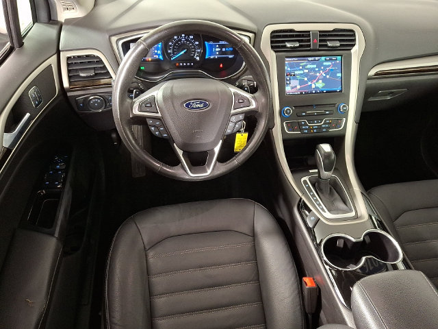 Used 2016 Ford Fusion SE w/ Equipment Group 202A FWD image 2