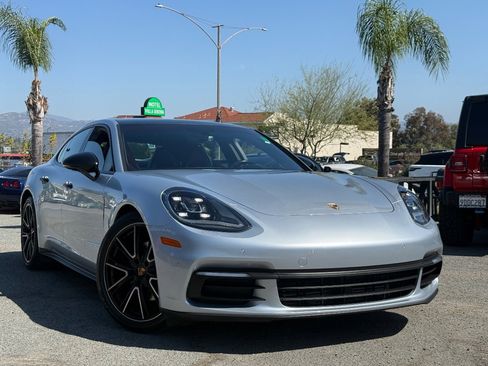 Used 2018 Porsche Panamera 4 image 2