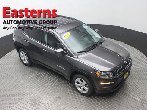 Used 2021 Jeep Compass Latitude w/ Driver Assistance Group image 3