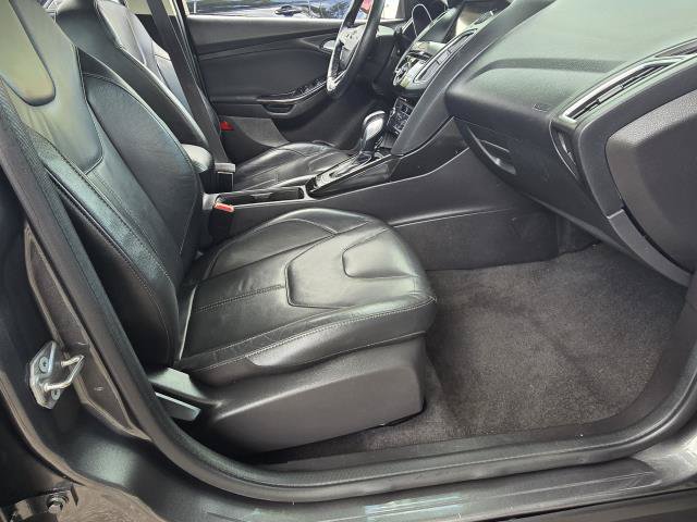 Used 2015 Ford Focus Titanium w/ Titanium Cold Weather Package FWD image 10