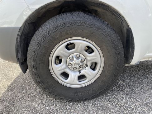 Used 2019 Nissan Frontier S image 24