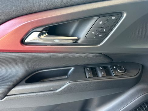 New 2025 Chevrolet Equinox EV RS image 11