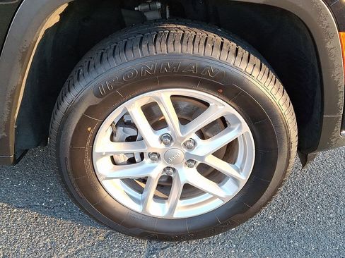 Used 2023 Jeep Grand Cherokee L Laredo image 8