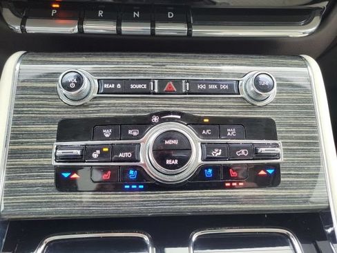 Certified 2023 Lincoln Aviator Black Label w/ Dynamic Handling Package AWD/4WD image 12