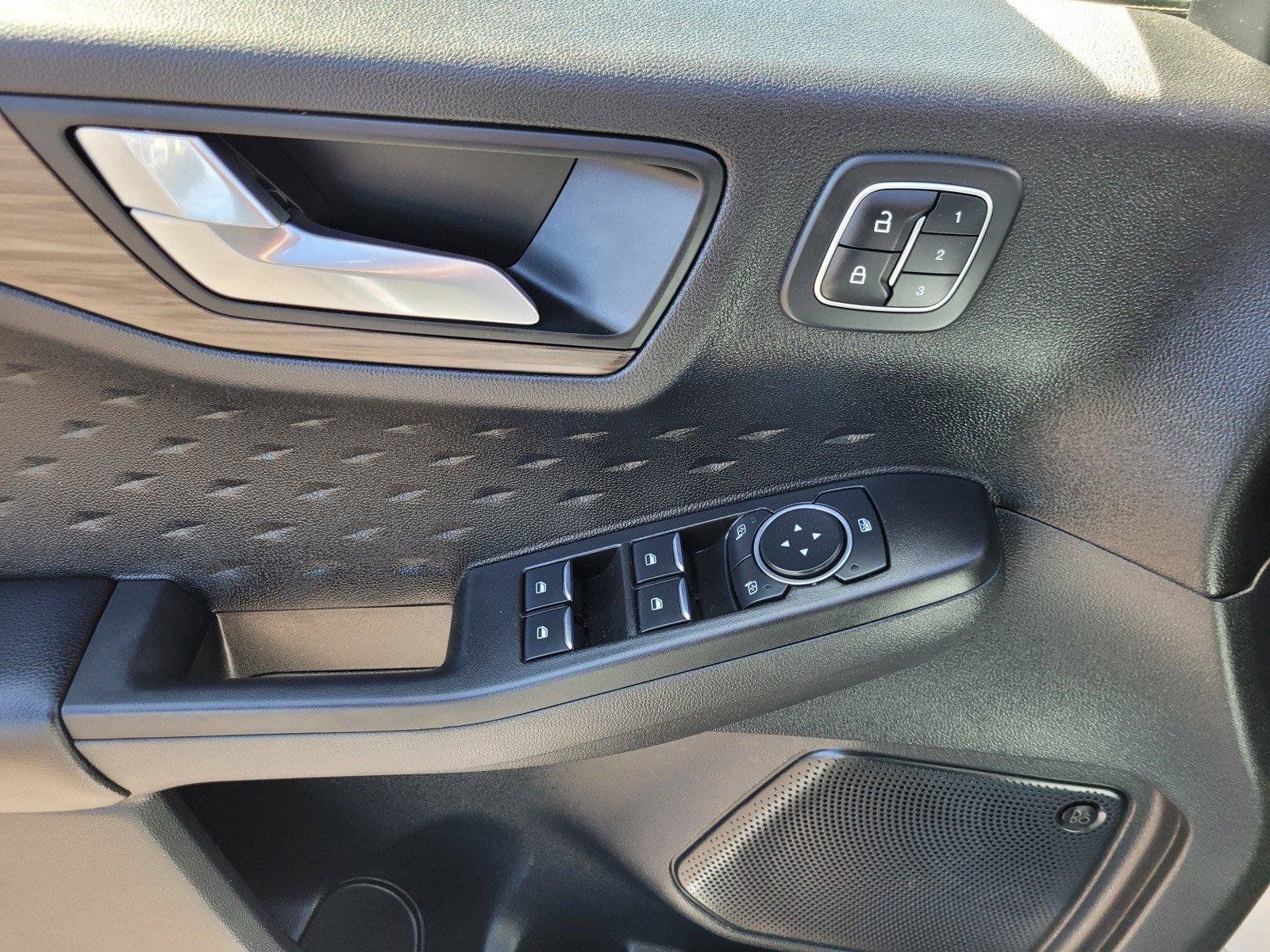 Used 2020 Ford Escape Titanium AWD/4WD image 23