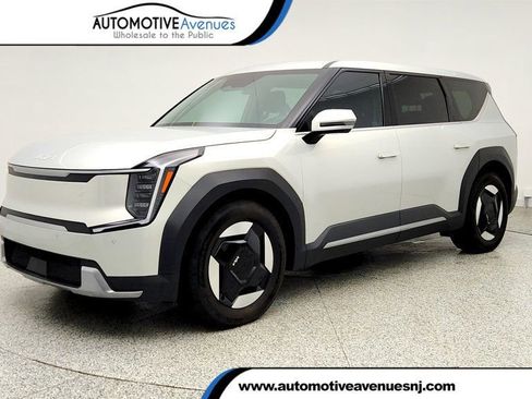 Used 2024 Kia EV9 Light Long Range RWD image 1