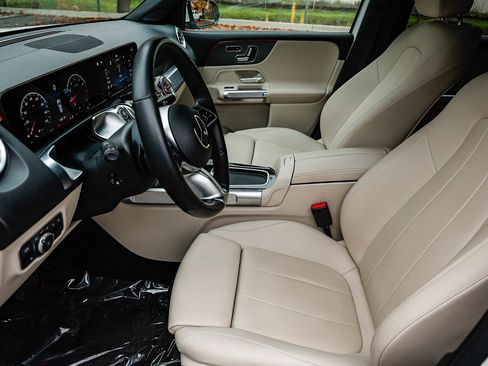 Certified 2025 Mercedes-Benz GLB 250 4MATIC image 18