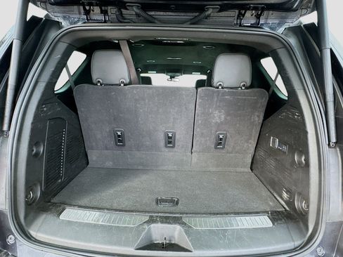 Used 2025 GMC Yukon Denali image 17