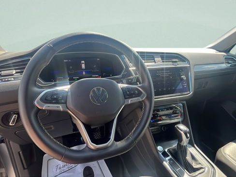 Used 2022 Volkswagen Tiguan SE AWD/4WD image 13