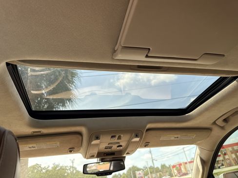 Used 2016 Cadillac Escalade ESV Platinum RWD image 17