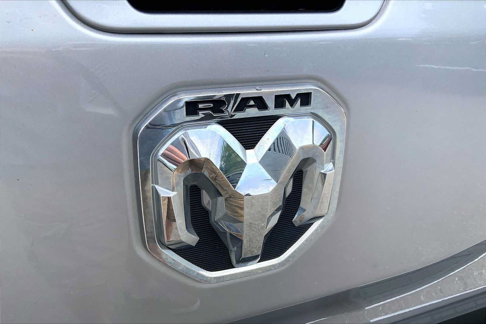 Used 2019 RAM 1500 Laramie AWD/4WD image 31